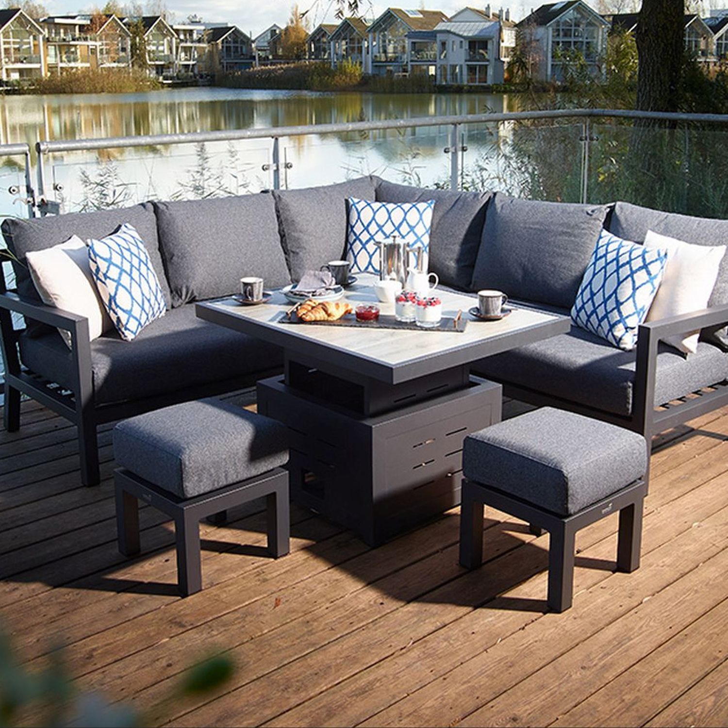 Small corner outlet sofa for garden